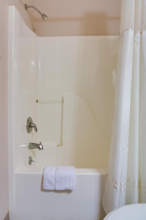 Sea Breeze Court Hotel Cannon Beach Room photo